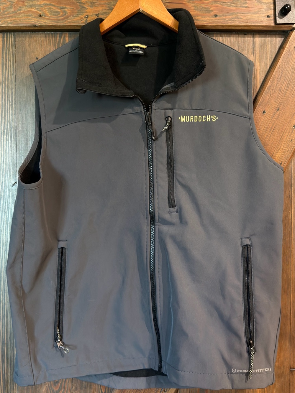 Murdochs Vest